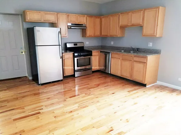 2105 E 67th St APT 307, Chicago, IL 60649