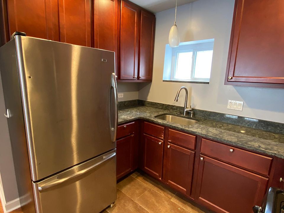 1st image of 832 S Claremont Ave #3E