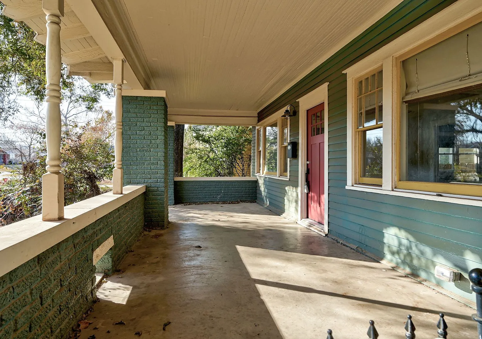 Fantastic Remodeled 4BD/2BTH in the Paseo District — Photo 2