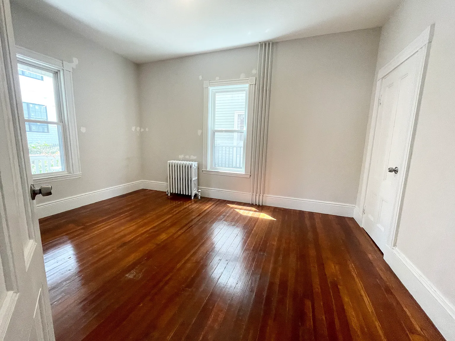 3 bed, 1200 sqft, $3,300 — Photo 3