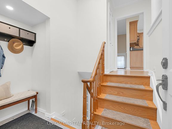 4th image of 8 Baybrook Cres