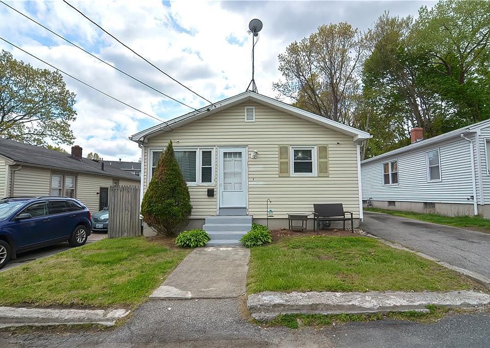1st image of 146 De Pinedo St