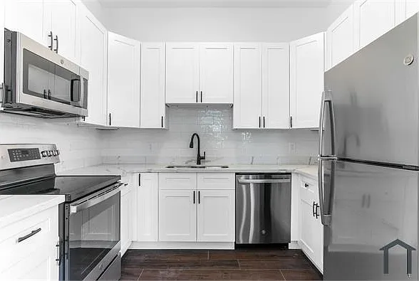 3 bed, 1100 sqft, $1,889 — Photo 2