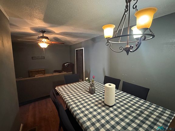 5th image of 719 W Avenue I
