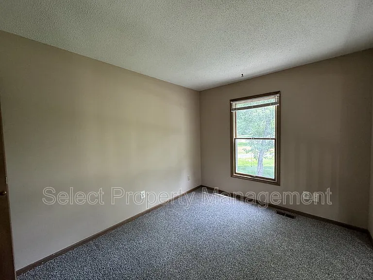 4904 Pinebrook Dr — Photo 16