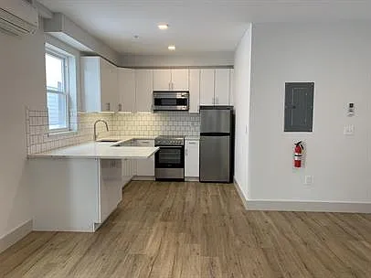 562 Main St #3C Photo 1