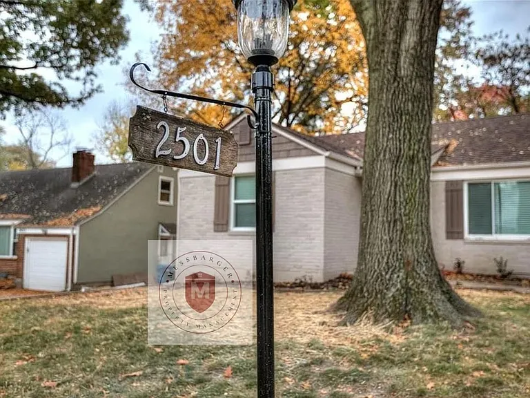 2501 W 75th Pl — Photo 2
