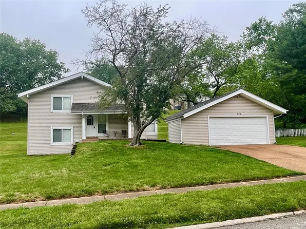 425 Briarhill Dr, Ballwin, MO 63021