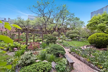 Rented by R New York