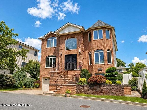 2nd image of 115 Ridgewood Ave