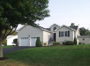 5 Fox Run Cir, Auburn, MA 01501