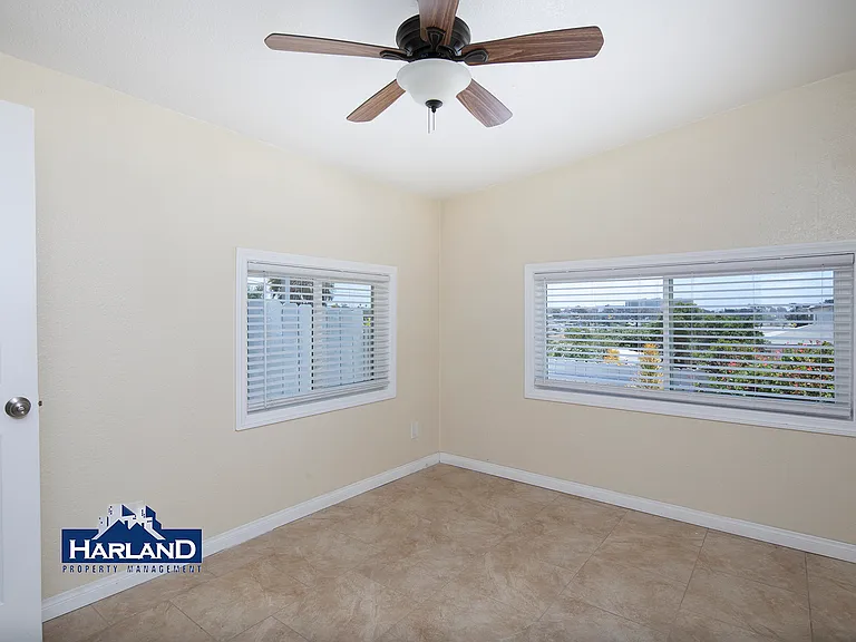 3240 Franklin Ave — Photo 7