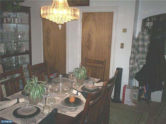 5th image of 2532 W Hagert St