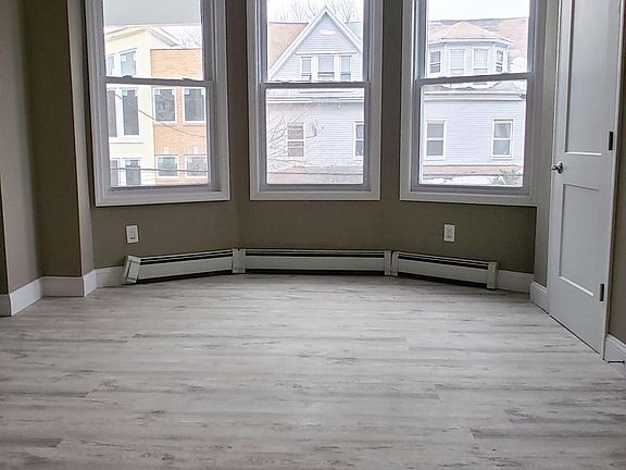 5th image of 81 Isabella Ave APT 1