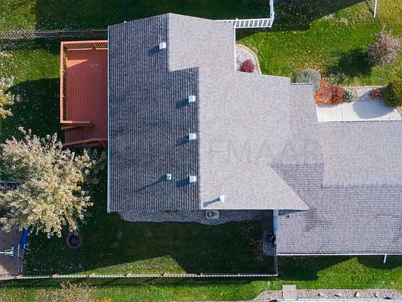 5th image of 944 39 1/2 Ave W