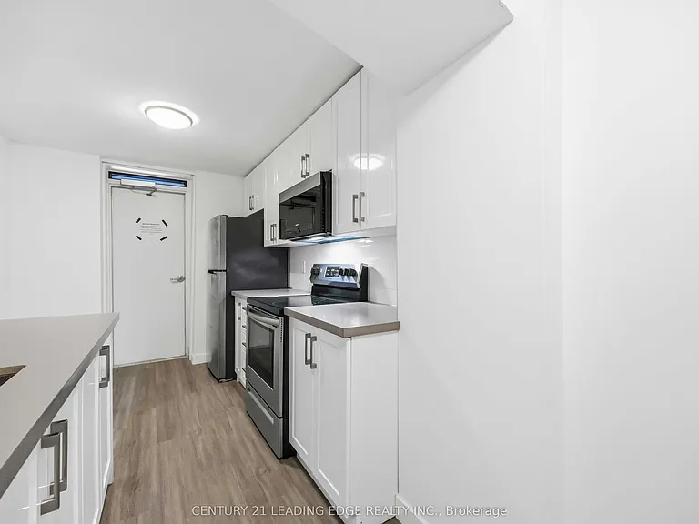 1A Leonard Ave #LOWER — Photo 9
