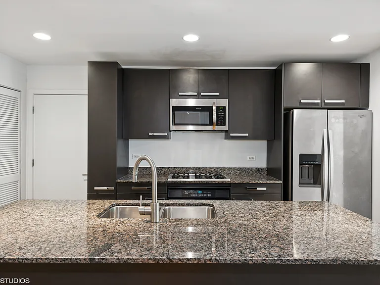 1422 N La Salle St #302 — Photo 3