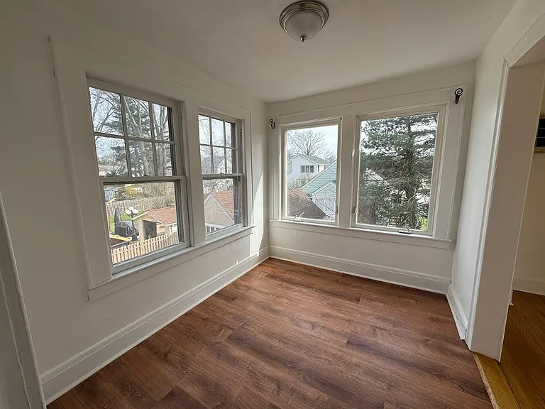 Sunroom/dining room