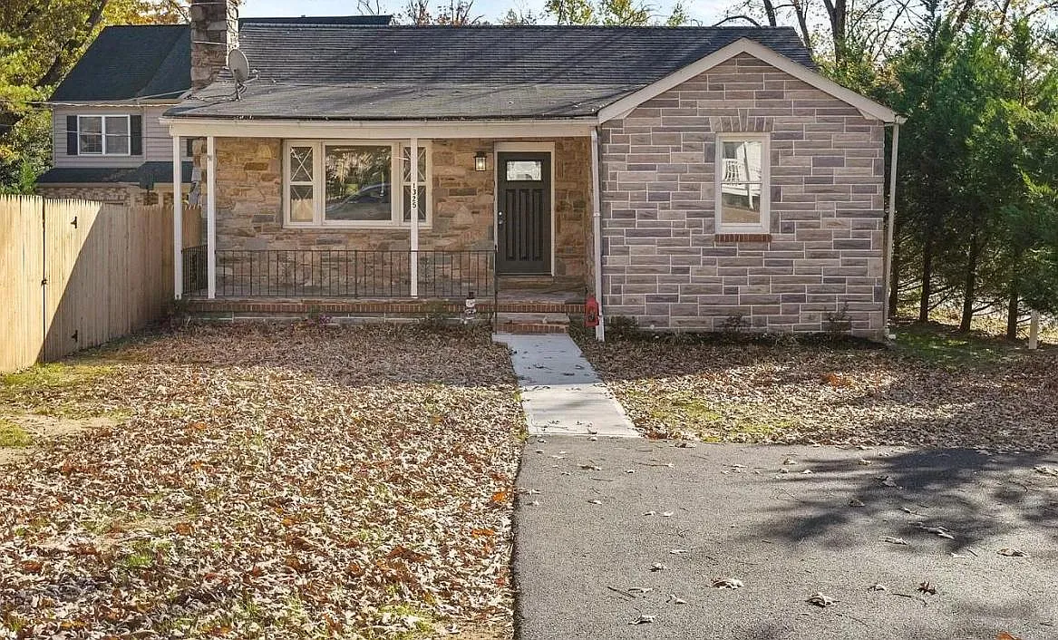 2 bed, 1036 sqft, $2,300 — Photo 2
