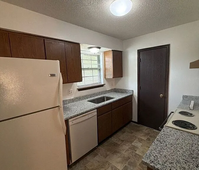 3556 Tudor Dr #D — Photo 8