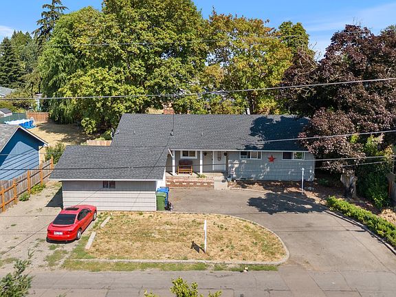 3rd image of 942 Edina Ln NE