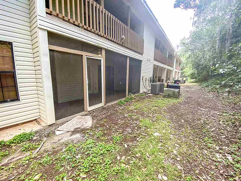 1104 Green Tree Ct #E — Photo 27