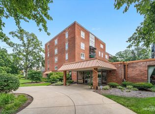 450 W Downer Pl APT 4C, Aurora, IL 60506