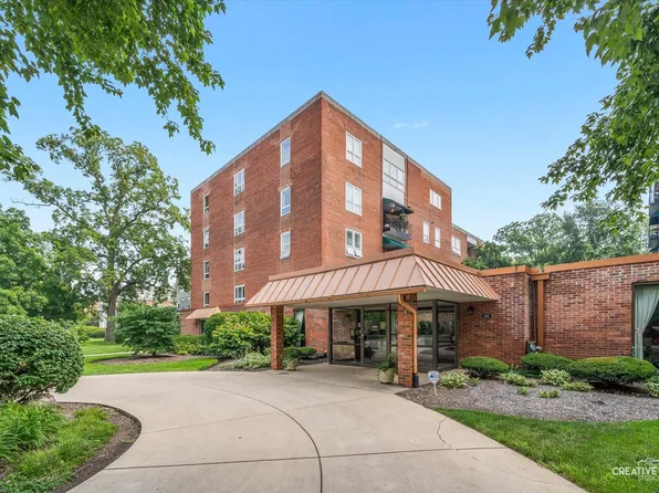 450 W Downer Pl APT 4C, Aurora, IL 60506