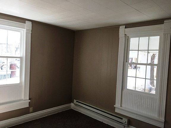 5th image of 904 Trenton St