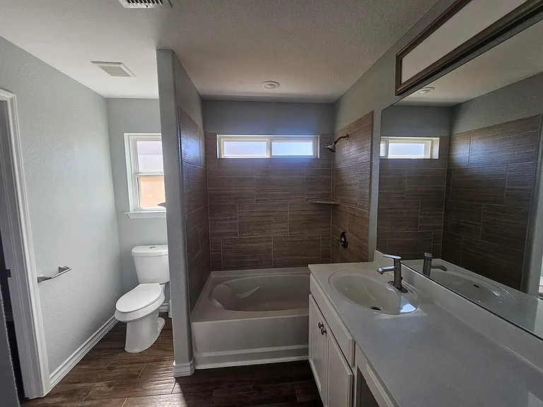 2608 Alamo St — Photo 15