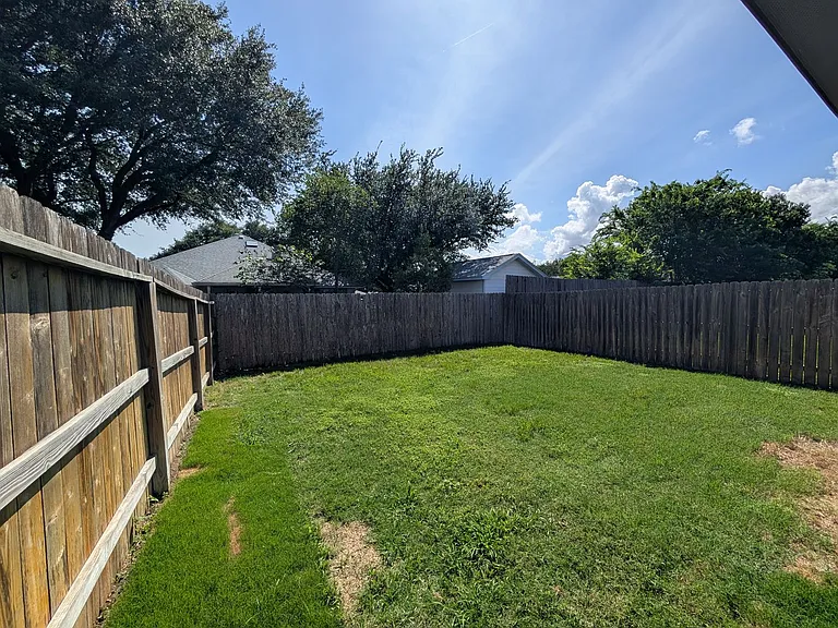 1227 Old FM 306 — Photo 10