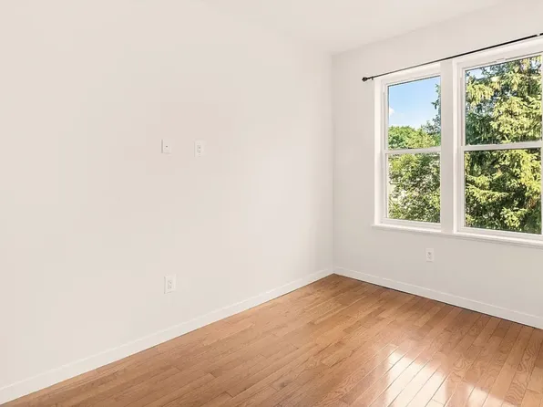 958 Madison Street image 7 of 8