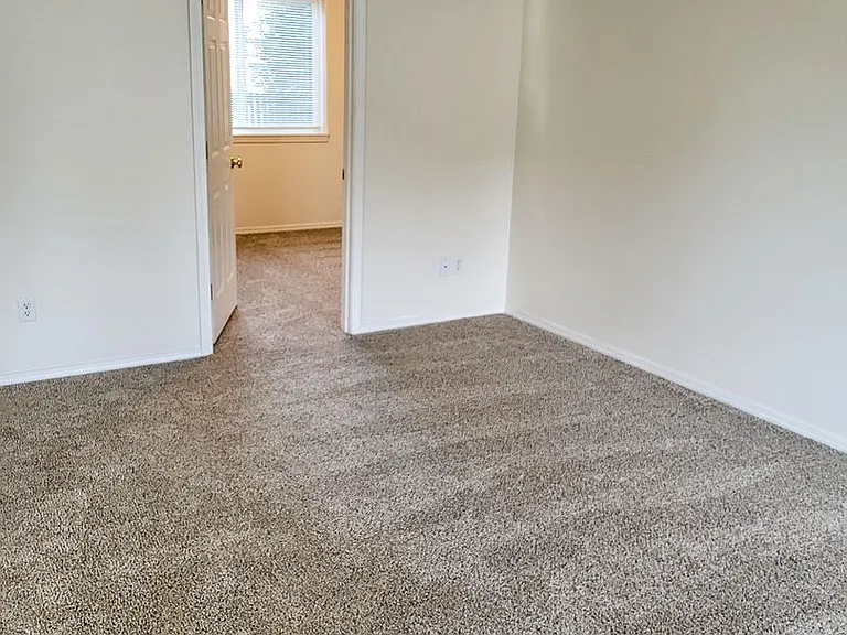 465 E Ellendale Ave — Photo 5