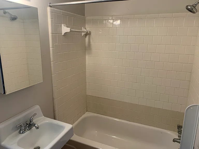 1020 W Hancock Ave — Photo 3