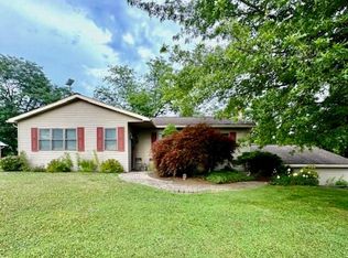 2203 Old Schoolhouse Rd, Lewisburg, PA 17837