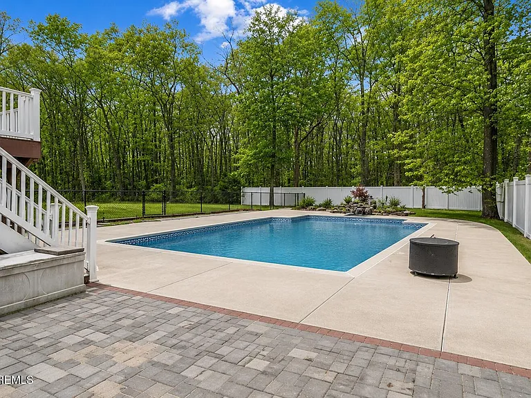 46 Walter Dr — Photo 21