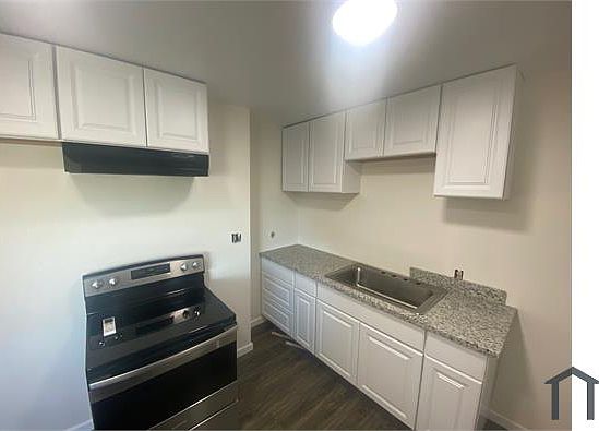 5th image of 1381 W Lockeford St