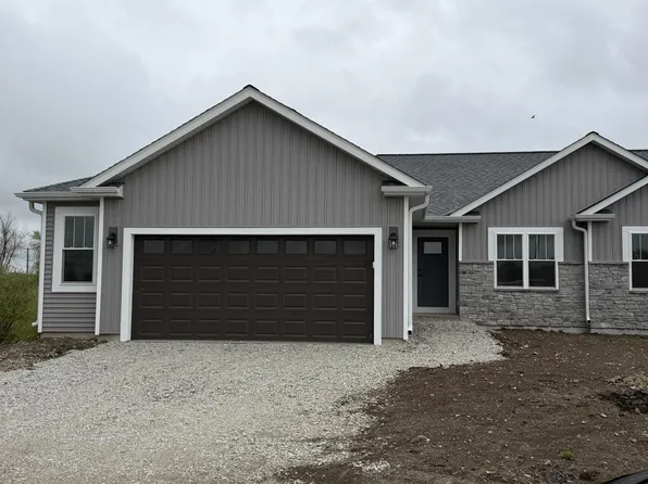 121 Resort DRIVE, Johnson Creek, WI 53038
