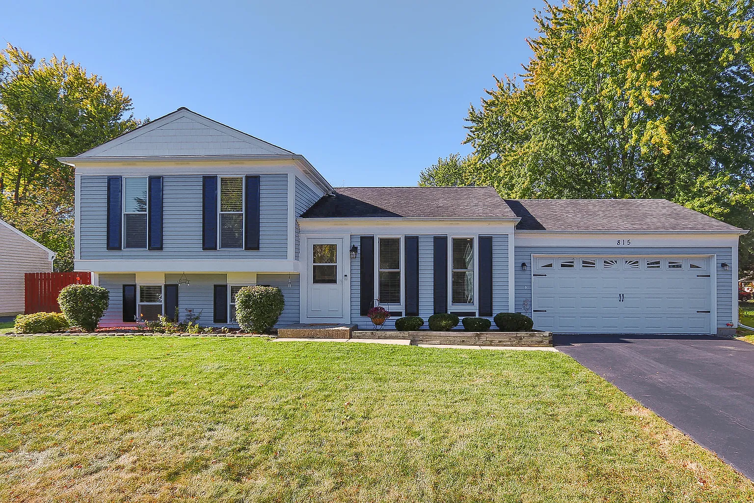 815 Tanglewood Dr photo 1