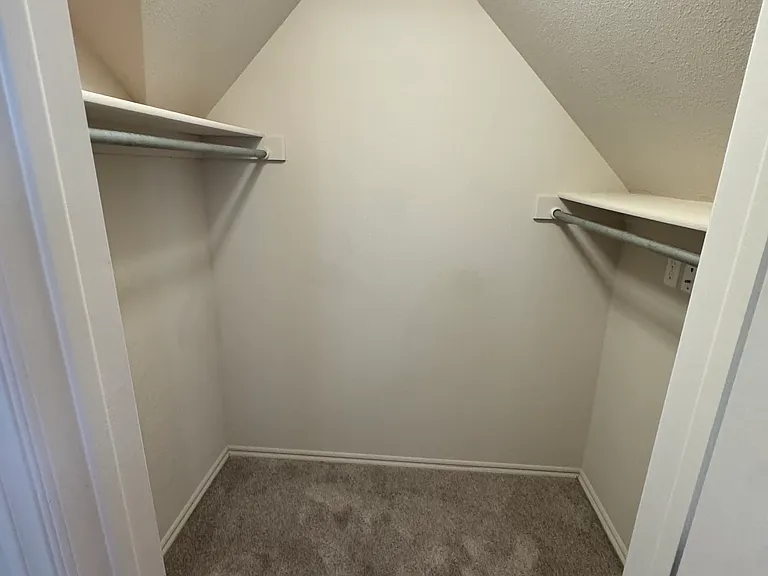 912 W Fargo St — Photo 38