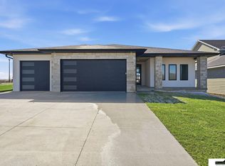 8521 Butterfly Ct, Lincoln, NE 68526