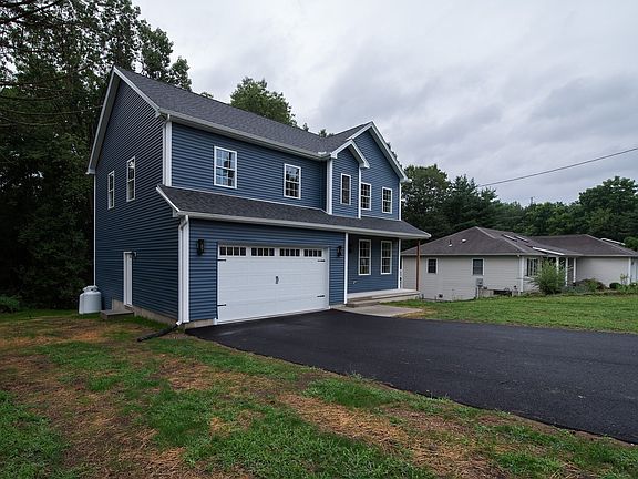 4th image of 42 Roy St