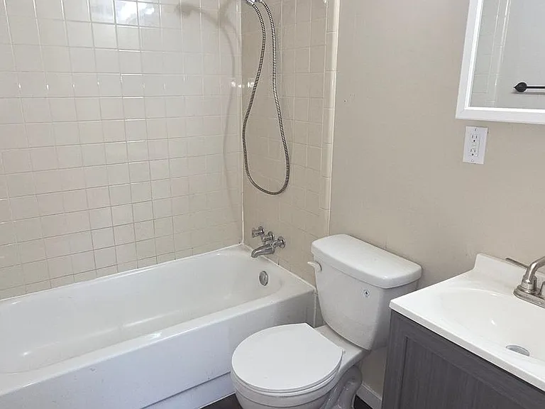 1741 Warwick Way — Photo 9
