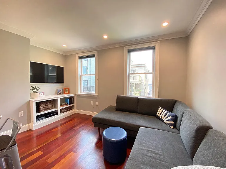 523 E 2nd St #2 — Photo 3