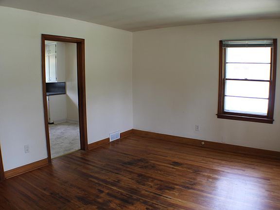 4th image of 2716 S Taft Ave