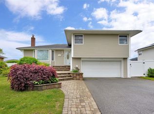 66 Maplewood Dr, Plainview, NY 11803