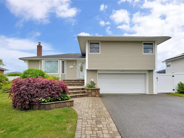 66 Maplewood Drive, Plainview, NY 11803