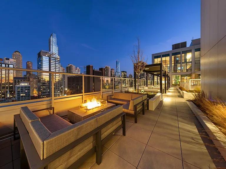 808_amenity_rooftop night (1)