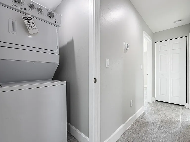 184 Broward Ave — Photo 2