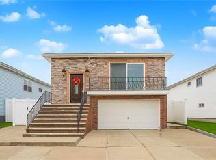 28 Drumgoole Rd E, Staten Island, NY 10312